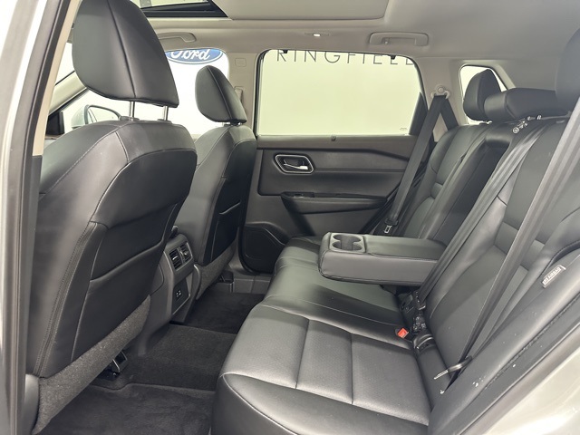 2021 Nissan Rogue SV photo 14
