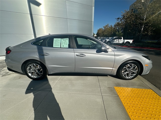 2023 Hyundai Sonata SEL photo 2