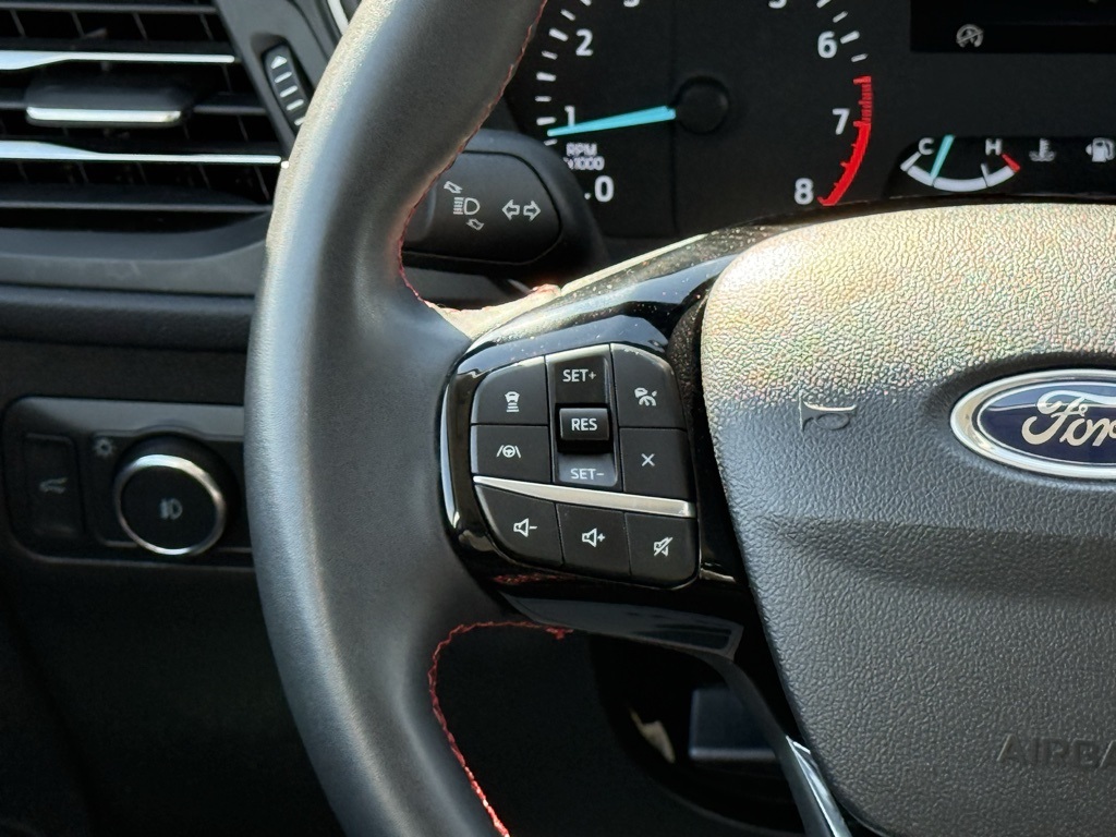2022 Ford Escape SEL photo 17