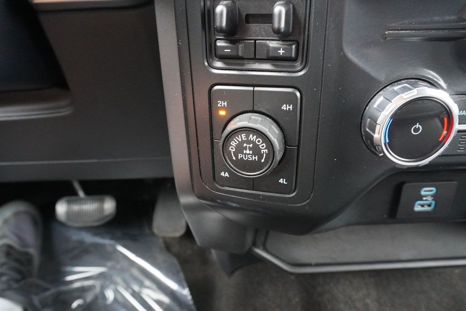 Used 2022 Black Ford Lariat image 28