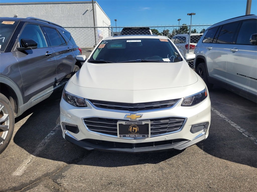 2018 Chevrolet Malibu Premier photo 2