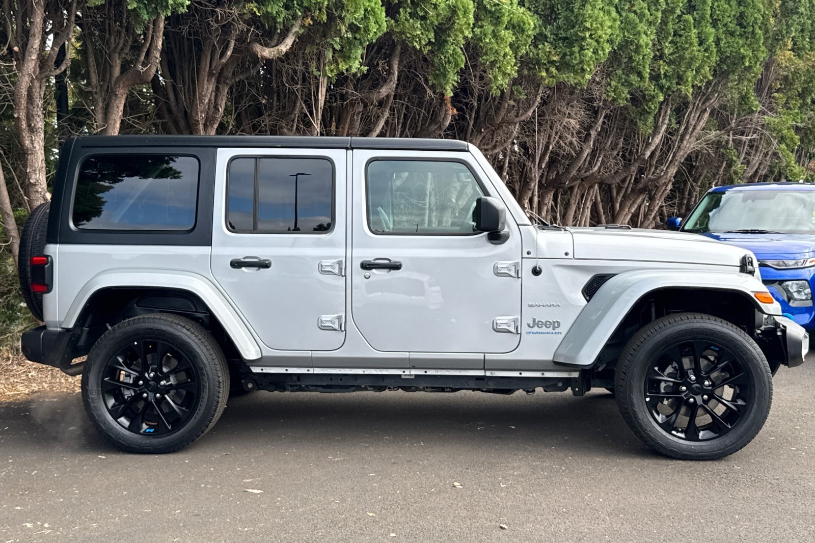2023 Jeep Wrangler Sahara 4xe photo 3
