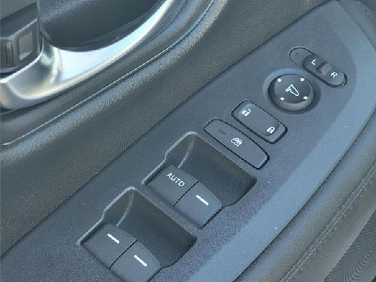 2025 Honda HR-V LX photo 12