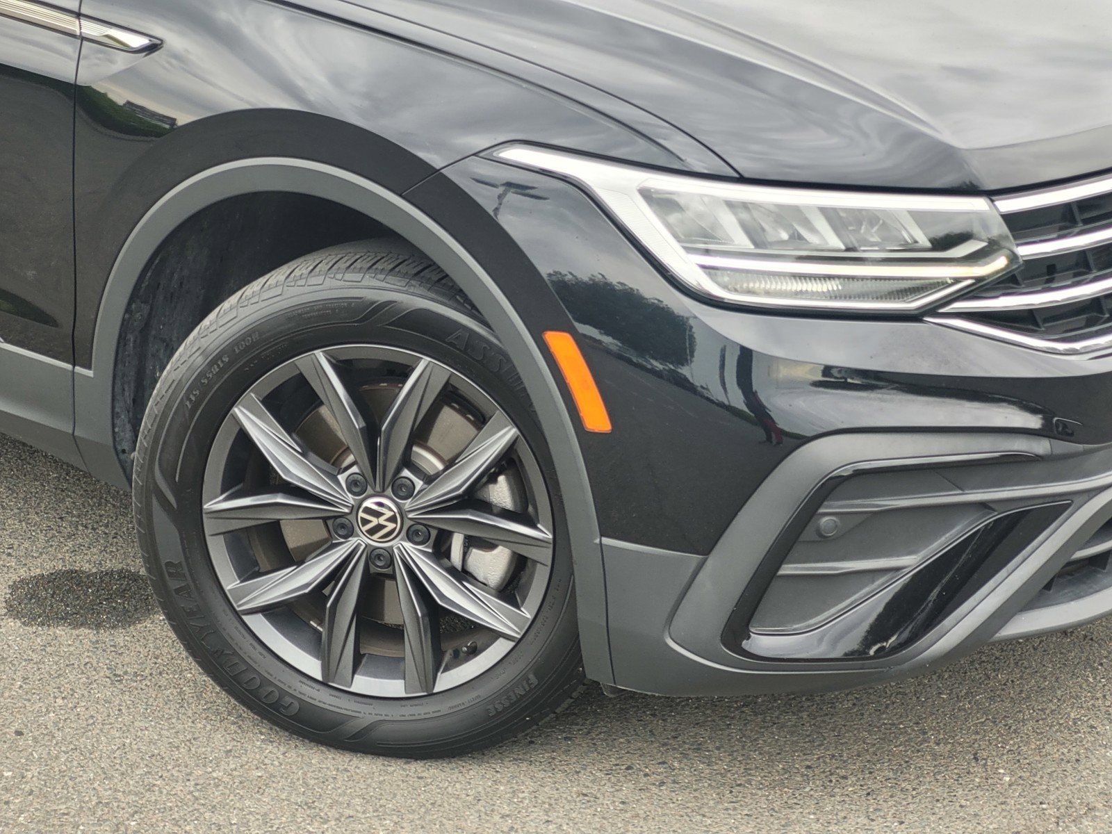 2022 Volkswagen Tiguan SE photo 8