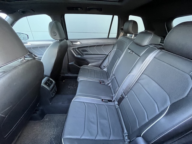 2022 Volkswagen Tiguan SEL Premium R-Line photo 3