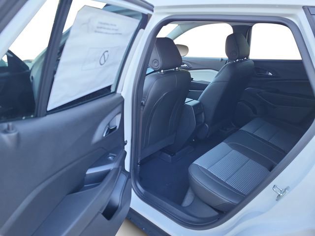 2025 Chevrolet Trax LT photo 19