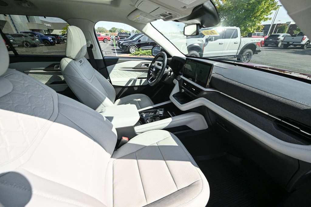 2025 Ford Explorer Platinum photo 24