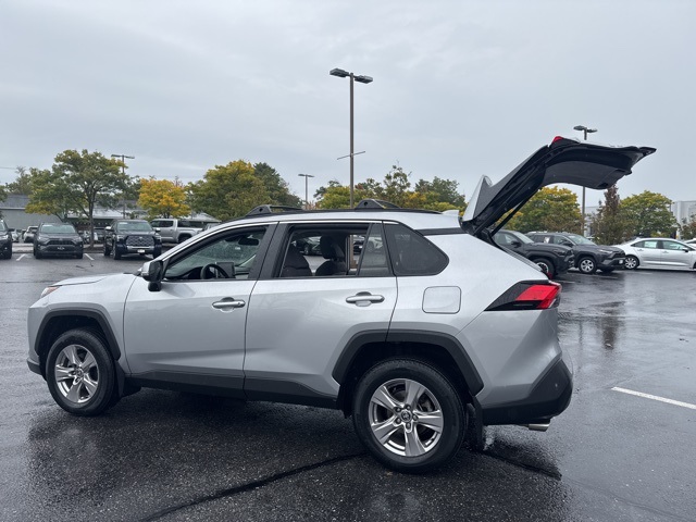 2022 Toyota RAV4 XLE photo 7