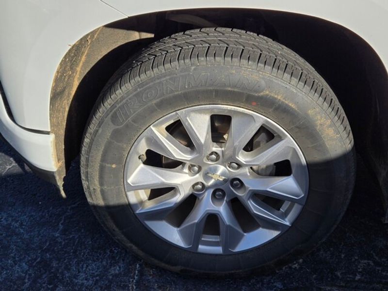 2022 Chevrolet Silverado 1500 Custom photo 3