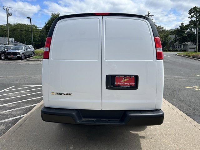 2025 Chevrolet Express Cargo 3500 photo 4