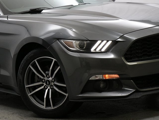 2017 Ford Mustang EcoBoost Premium photo 3