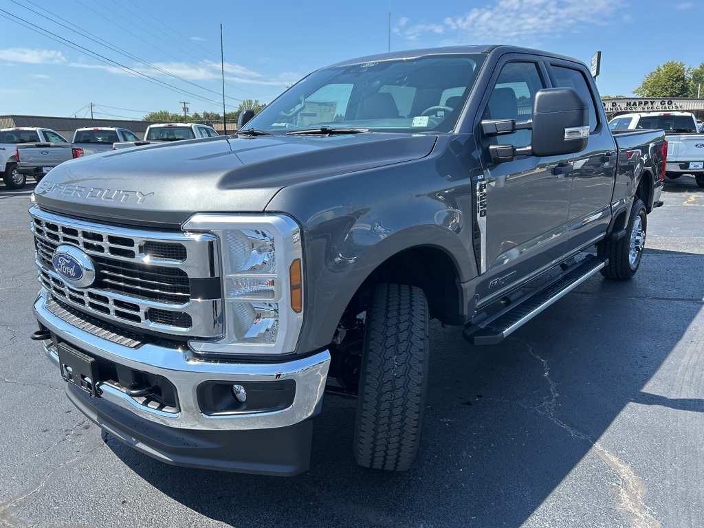 2026 Ford F-250 XLT photo 2
