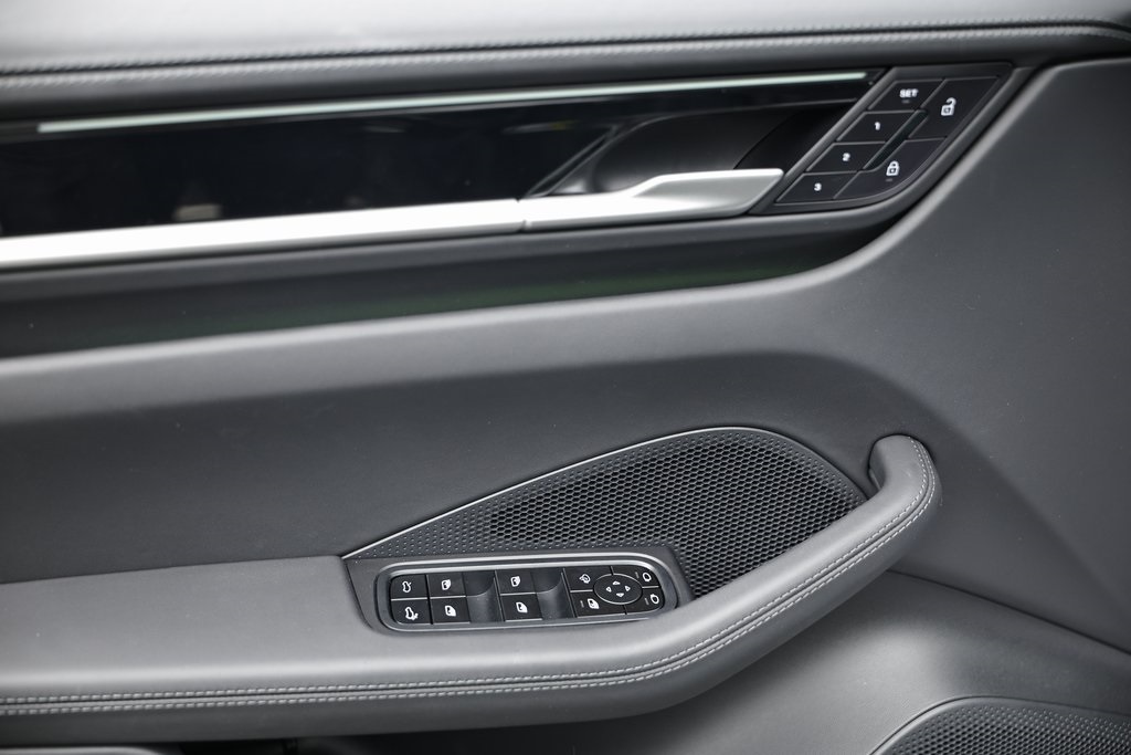 2025 Porsche Macan Electric photo 20