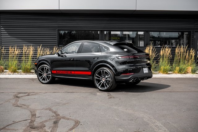 2025 Porsche Cayenne Coupe photo 2