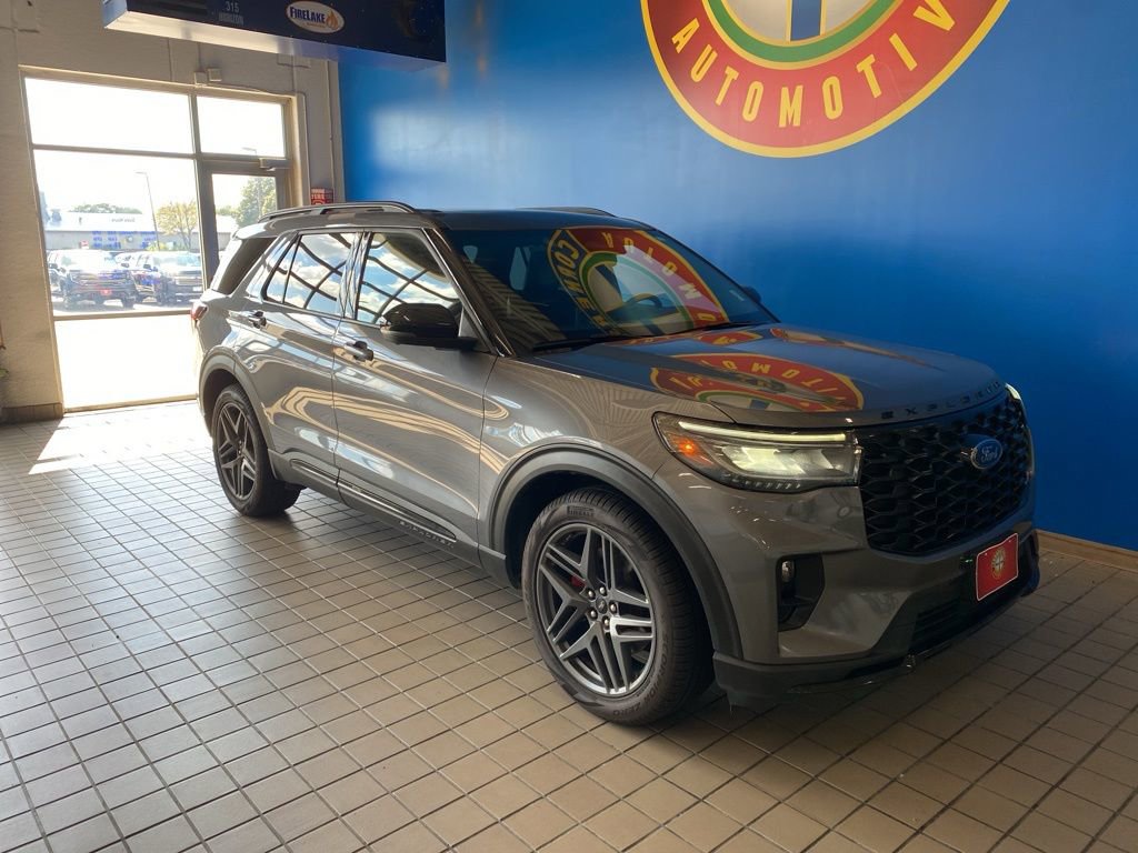 2025 Ford Explorer ST photo 16
