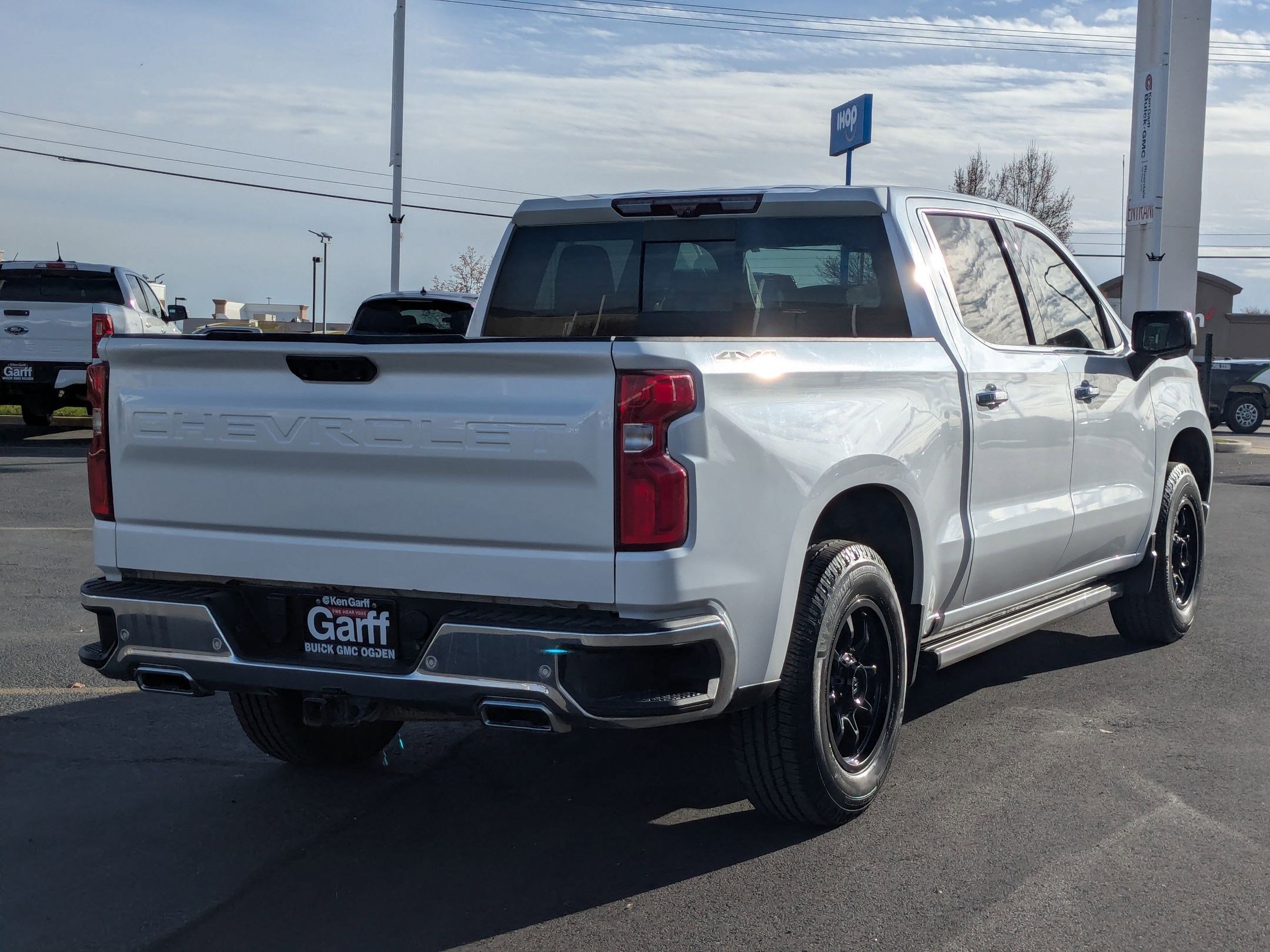 2022 Chevrolet Silverado 1500 LTZ photo 2