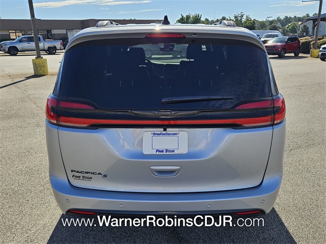 2026 Chrysler Pacifica photo 8