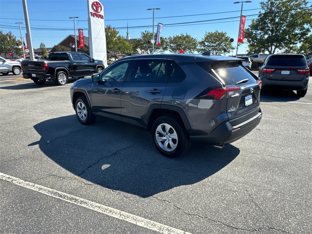 2022 Toyota RAV4 LE photo 2
