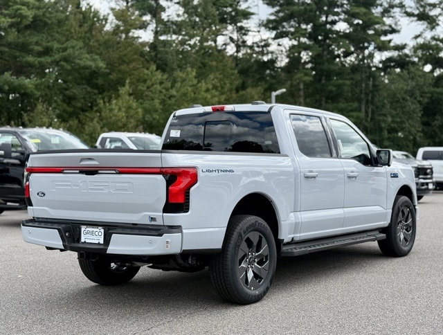 2025 Ford F-150 Lightning Lariat photo 4