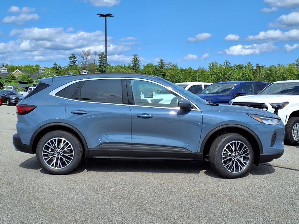 2025 Ford Escape Plug-In Hybrid Base photo 2