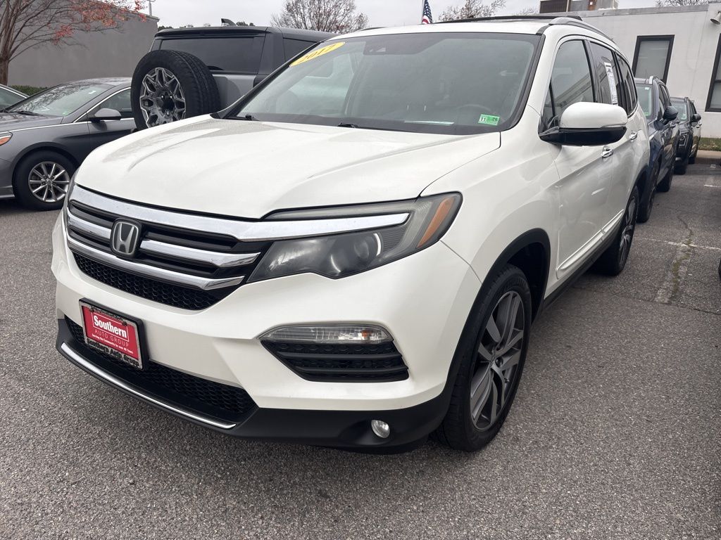 2017 Honda Pilot Elite's photo