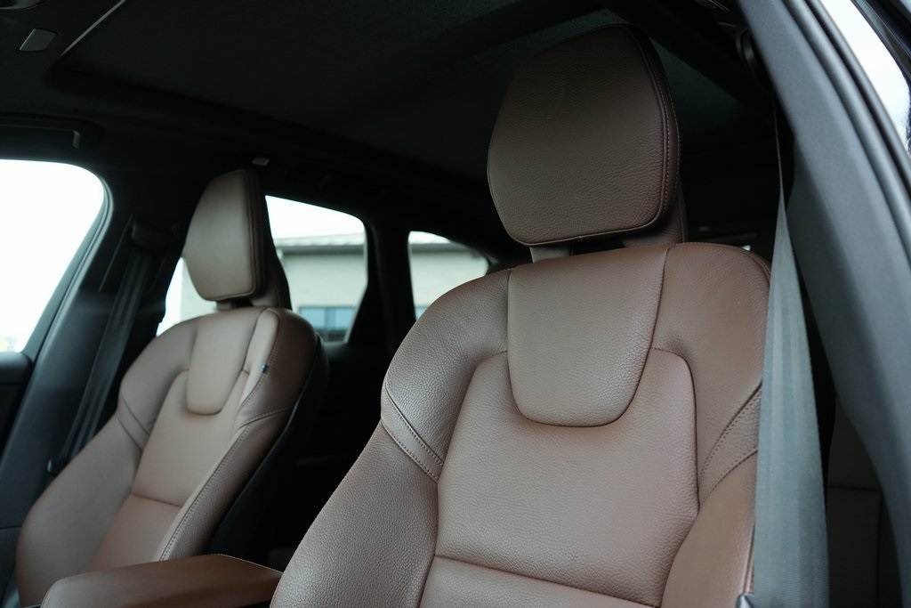 2023 Volvo XC60 B5 Plus photo 14