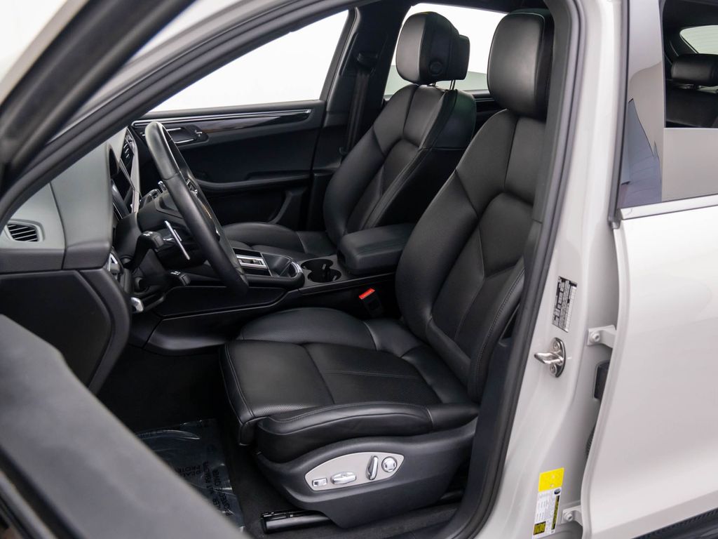 2022 Porsche Macan S photo 13