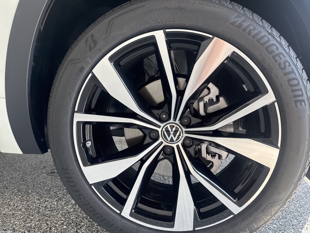 2026 Volkswagen Atlas SEL Premium R-Line photo 6