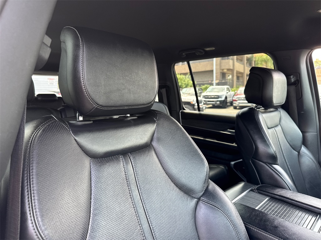 2023 Jeep Wagoneer L Series II photo 15