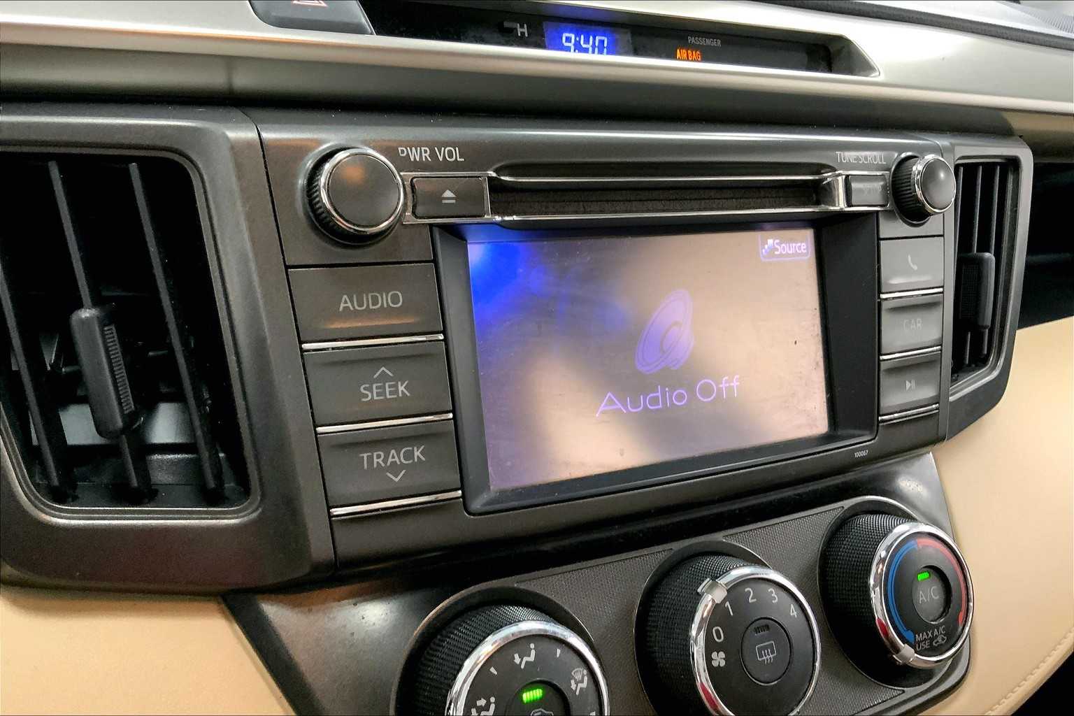 2013 Toyota RAV4 LE photo 24