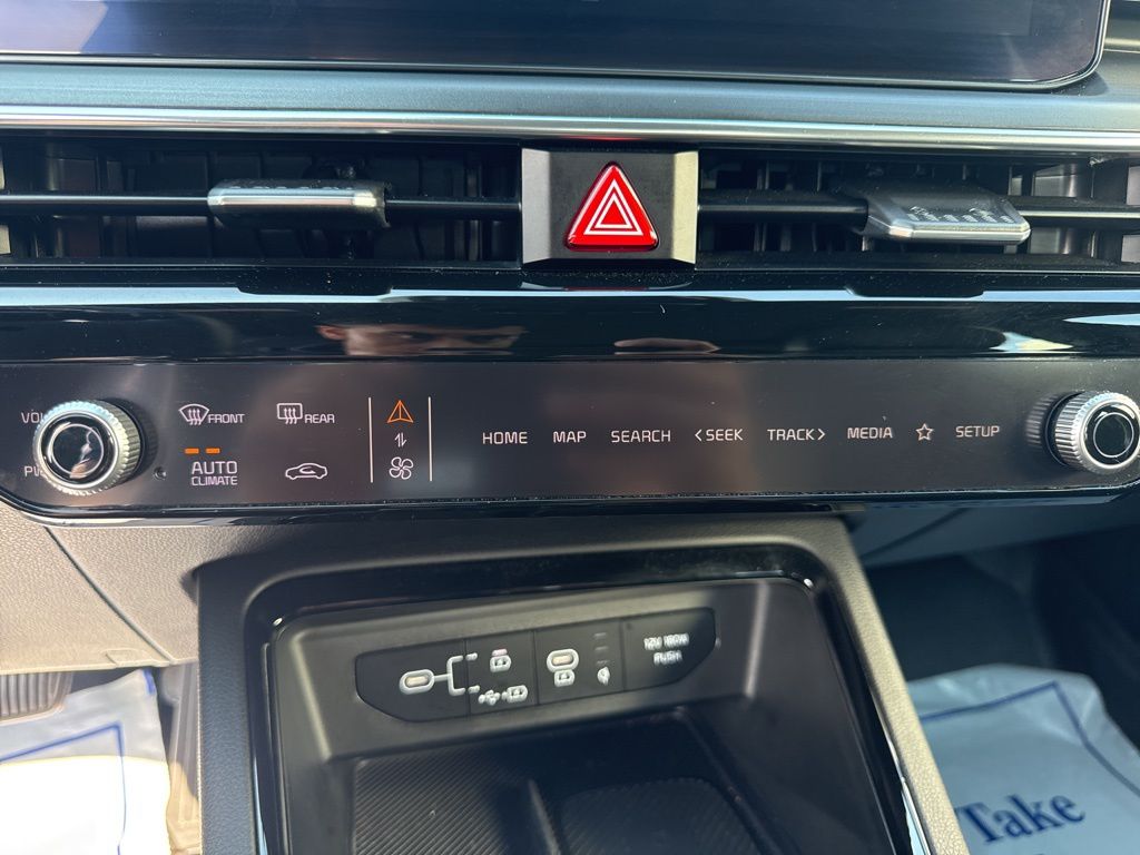 2025 Kia K5 GT-Line photo 18