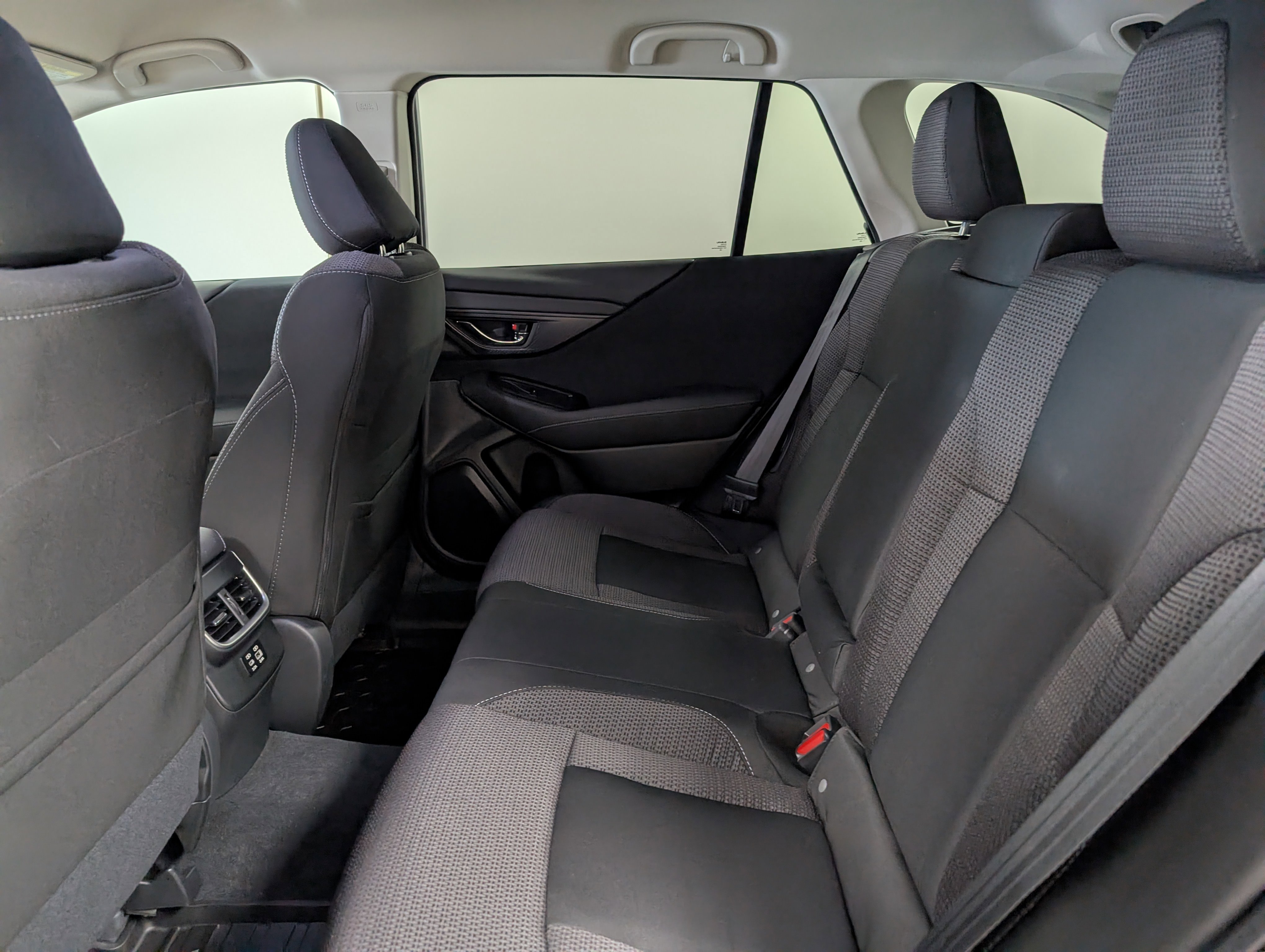 2025 Subaru Outback Premium photo 2