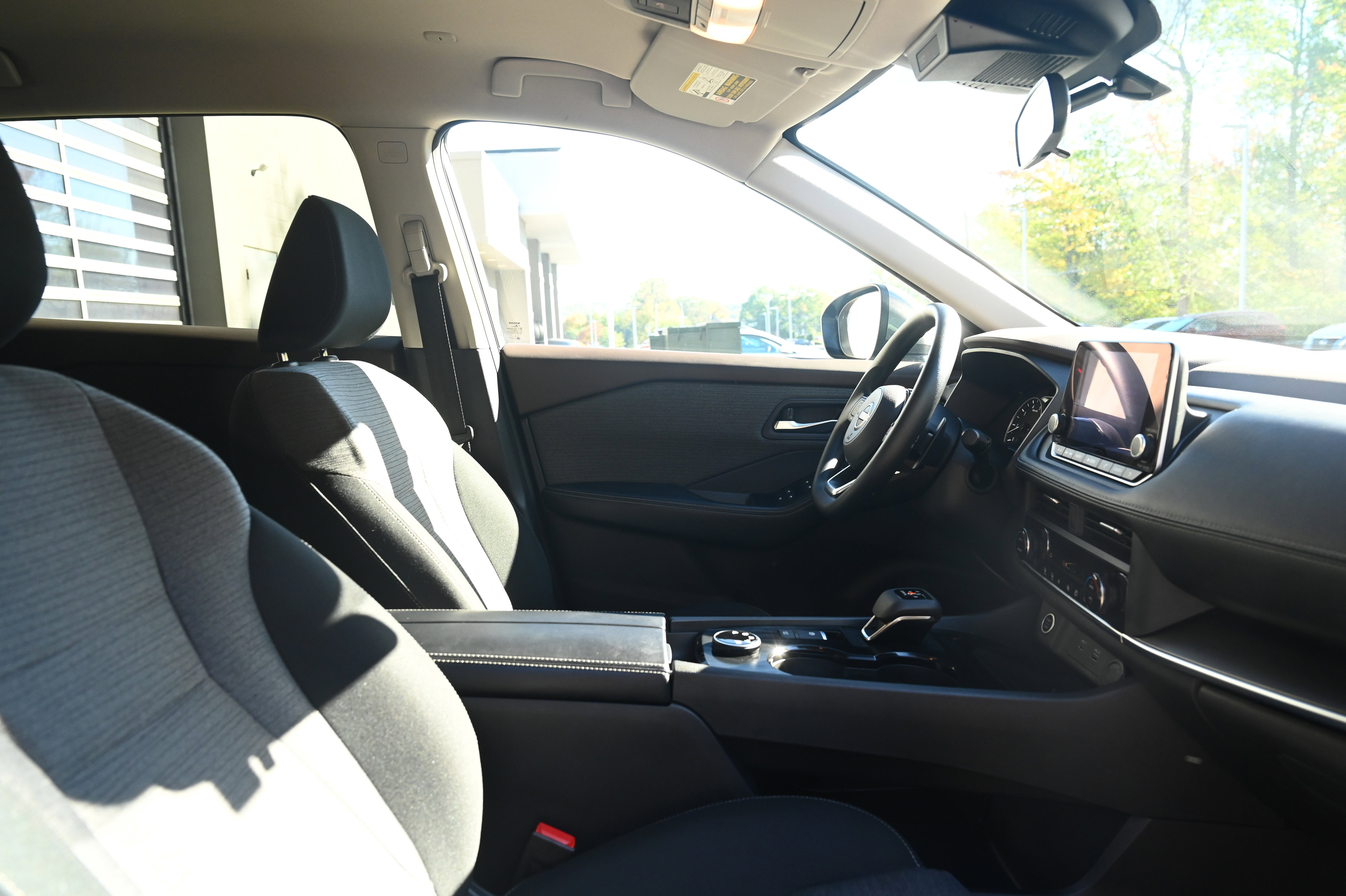 2023 Nissan Rogue SV photo 22