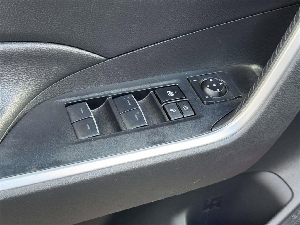 2024 Toyota RAV4 Hybrid XLE photo 3