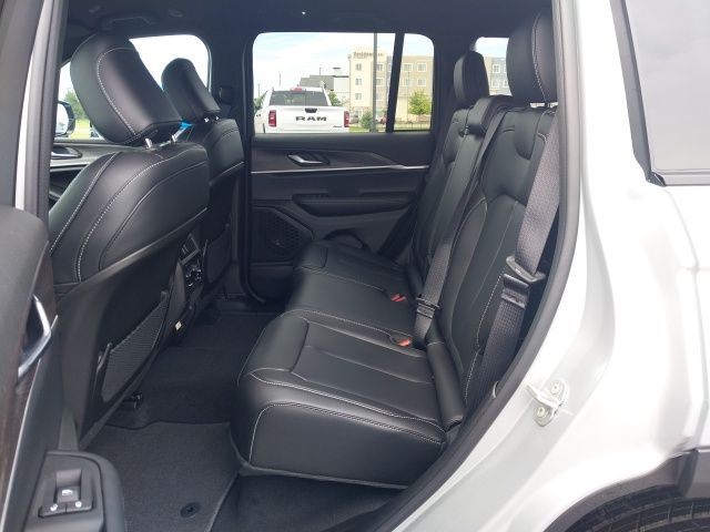 2025 Jeep Grand Cherokee Limited photo 6
