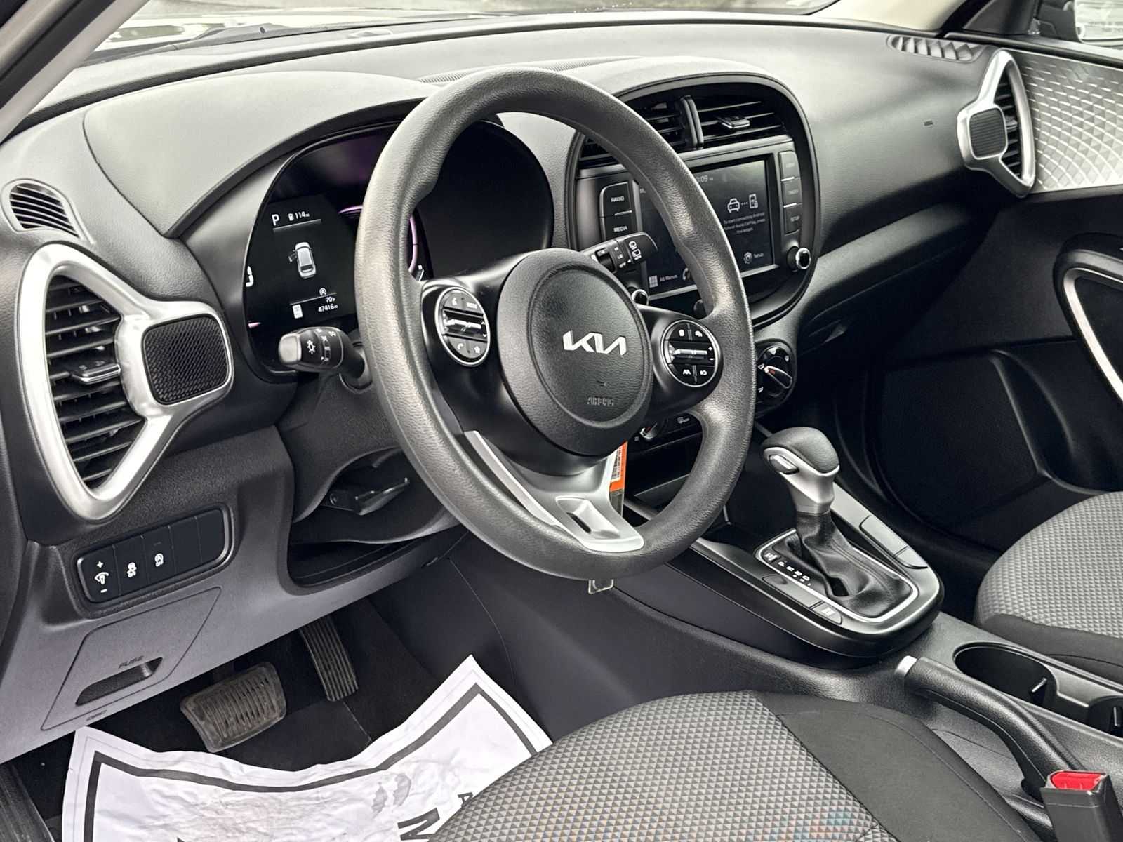 2023 Kia Soul LX photo 2