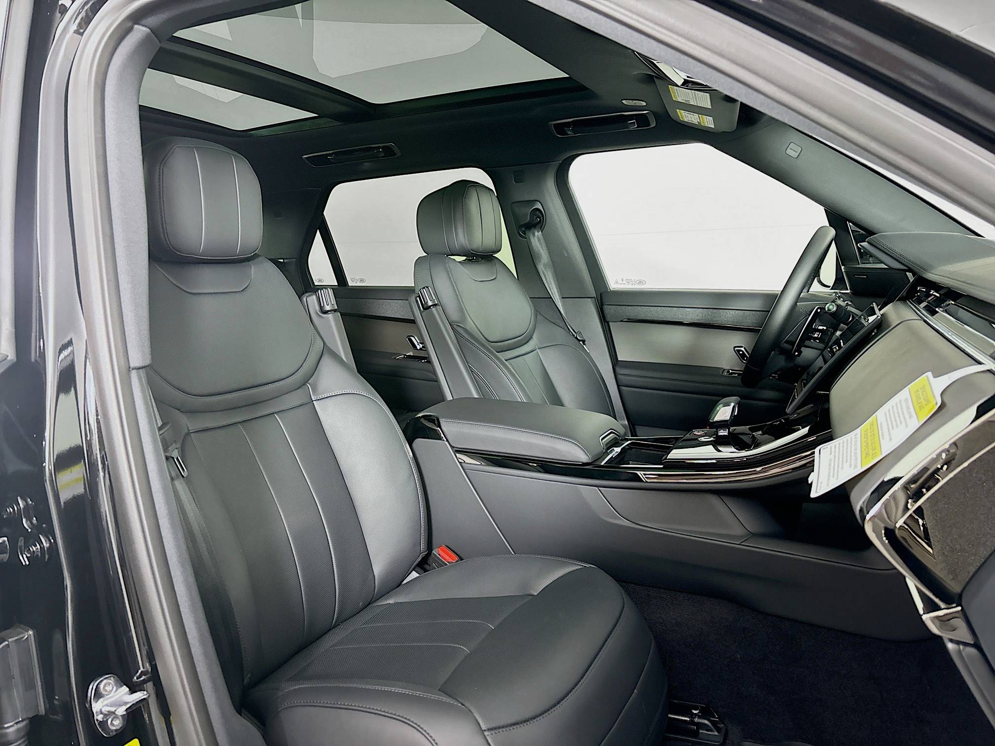 2025 Land Rover Range Rover Sport SE photo 24