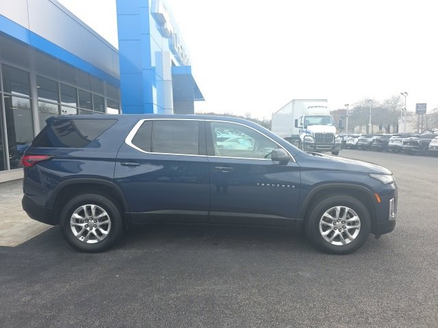 2023 Chevrolet Traverse LS photo 2