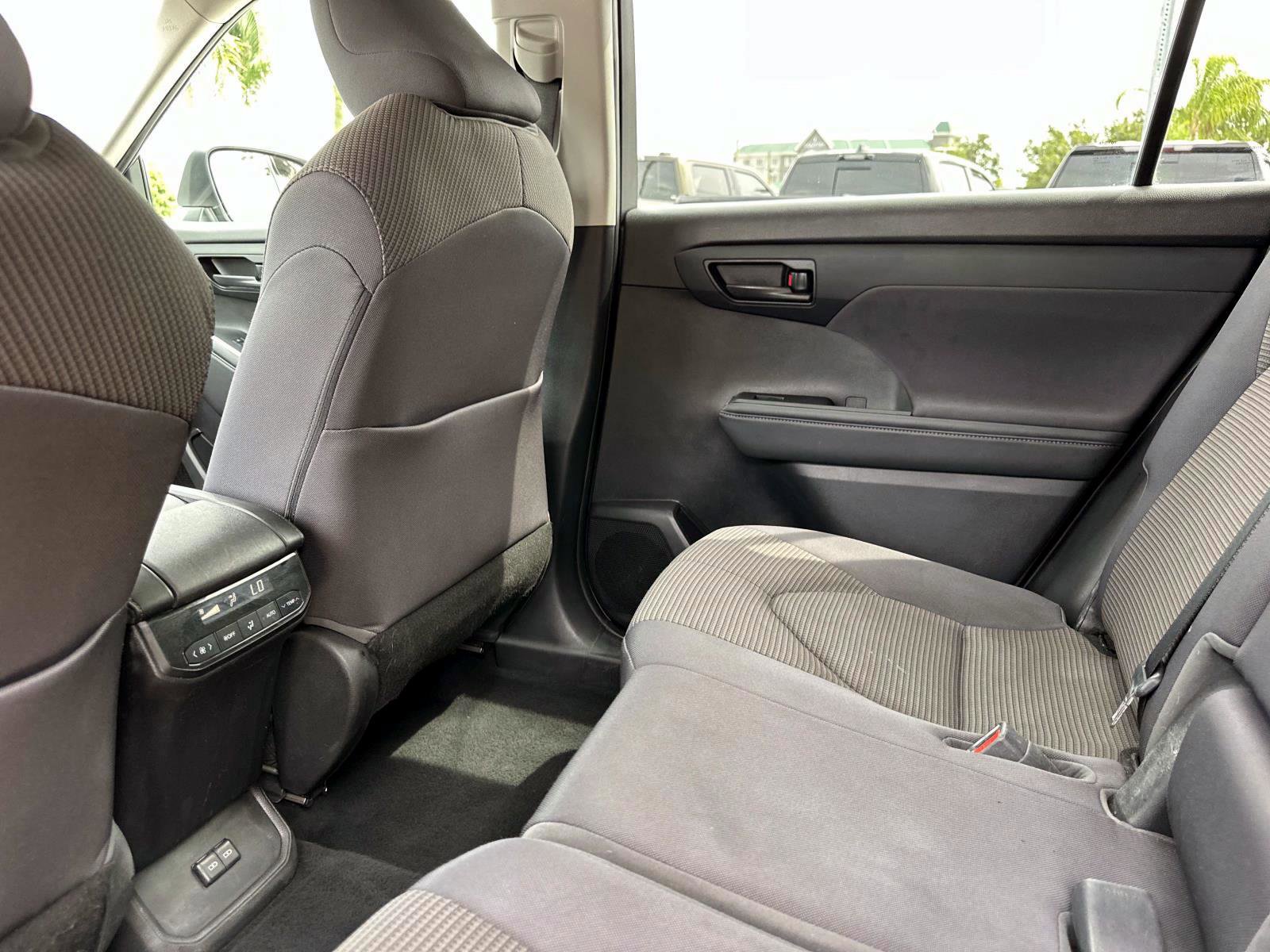 2022 Toyota Highlander LE Hybrid photo 15