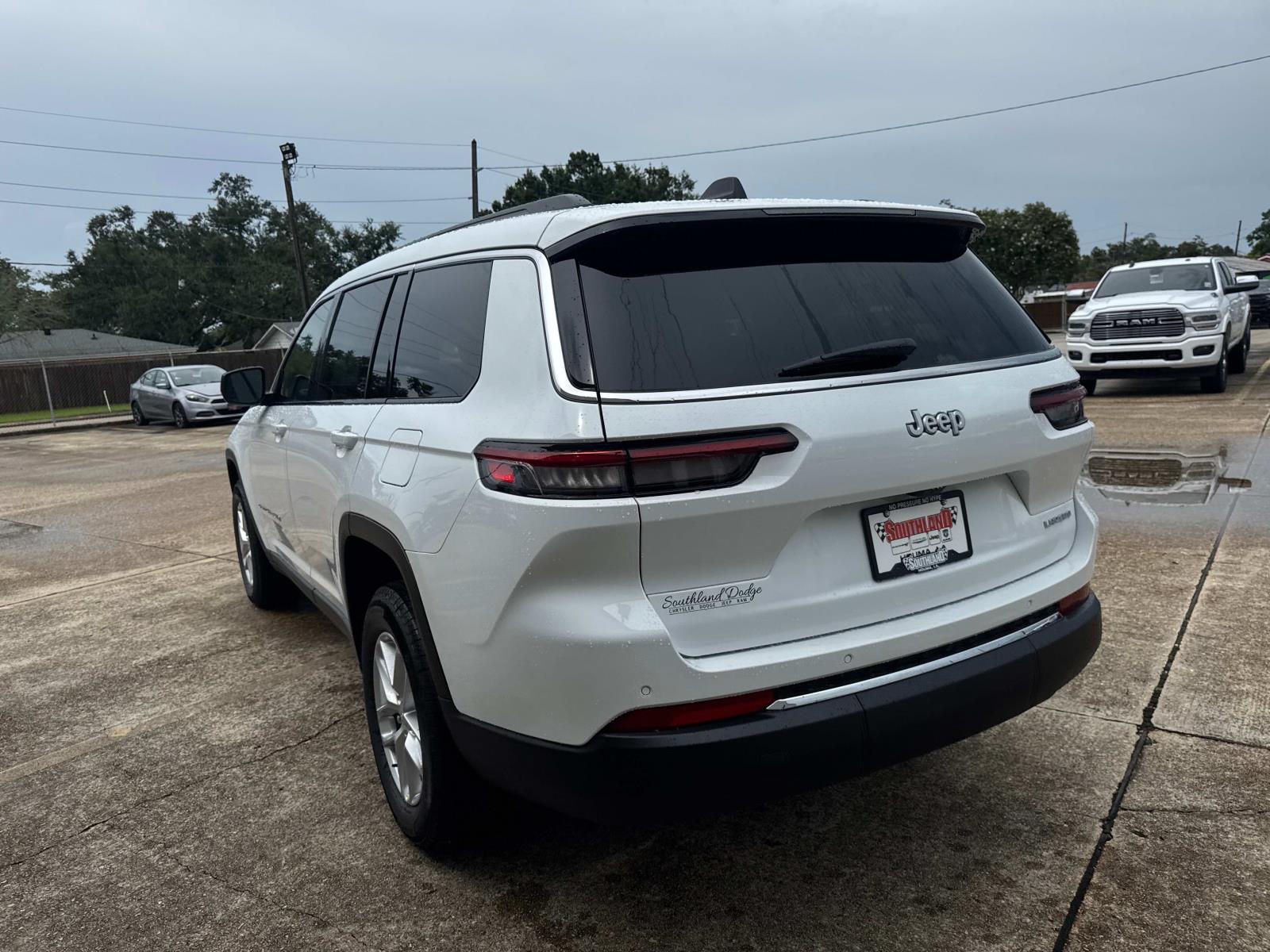 2025 Jeep Grand Cherokee Laredo X photo 4