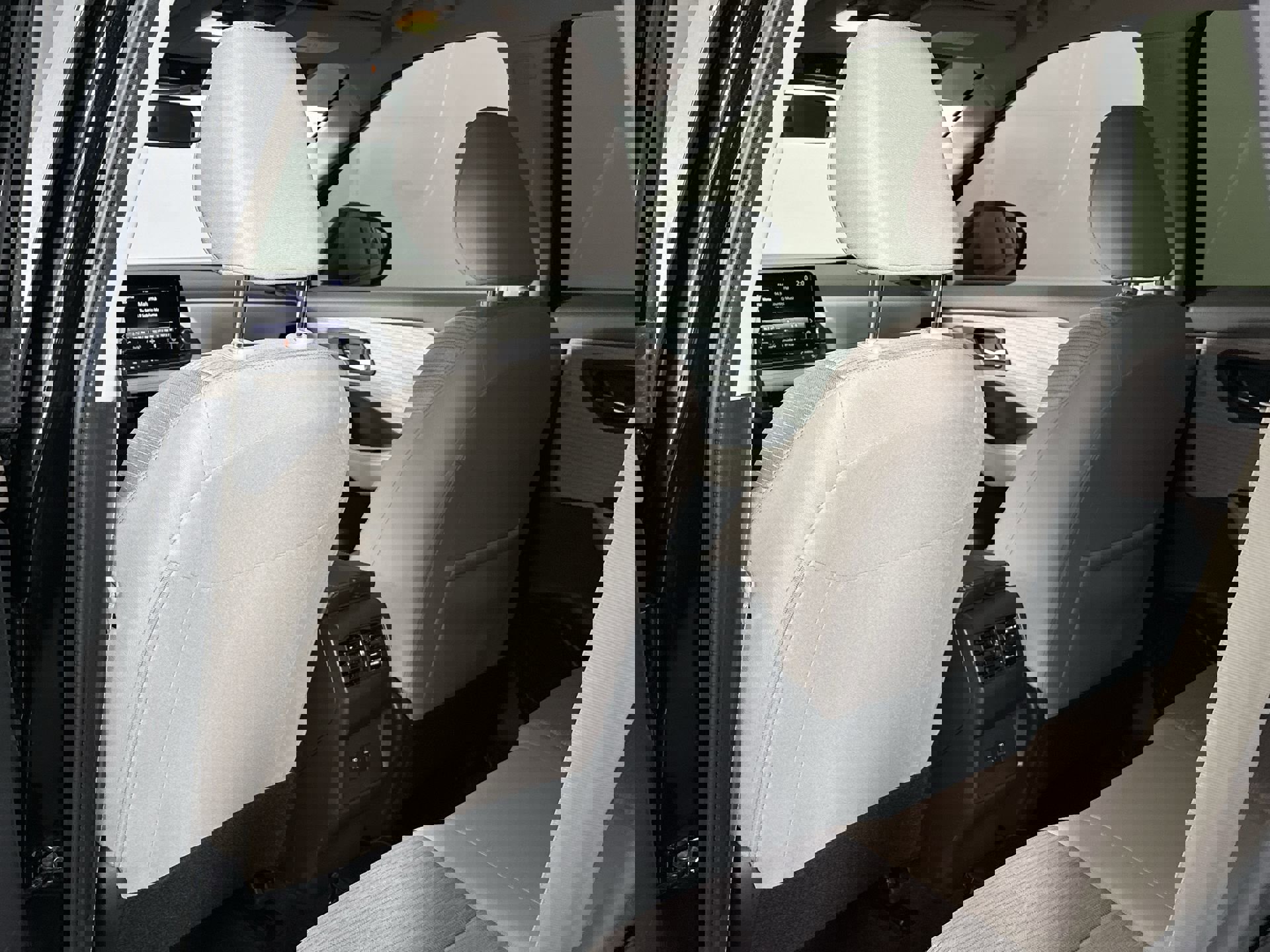 2023 Nissan Rogue SV photo 22