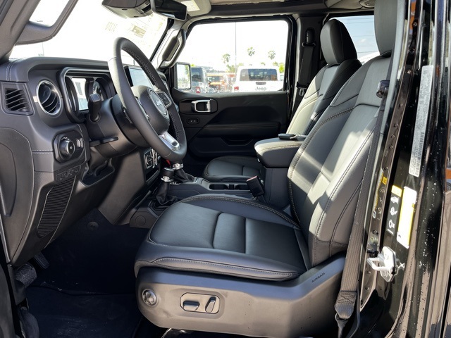 2025 Jeep Wrangler Sahara photo 13
