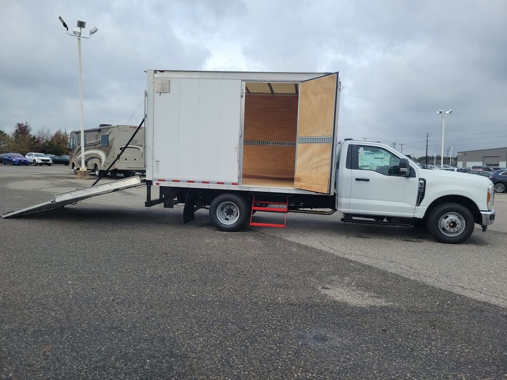 2026 Ford F-350 Super Duty Chassis Cab XL