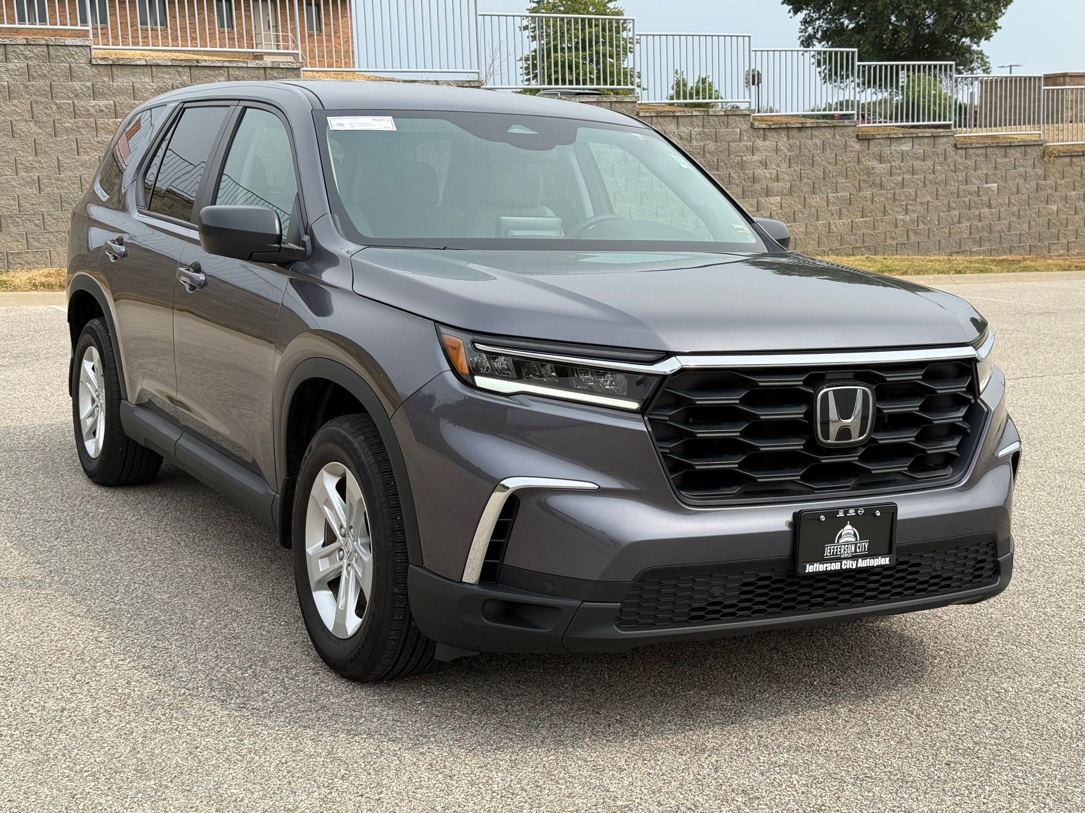 2024 Honda Pilot LX photo 6