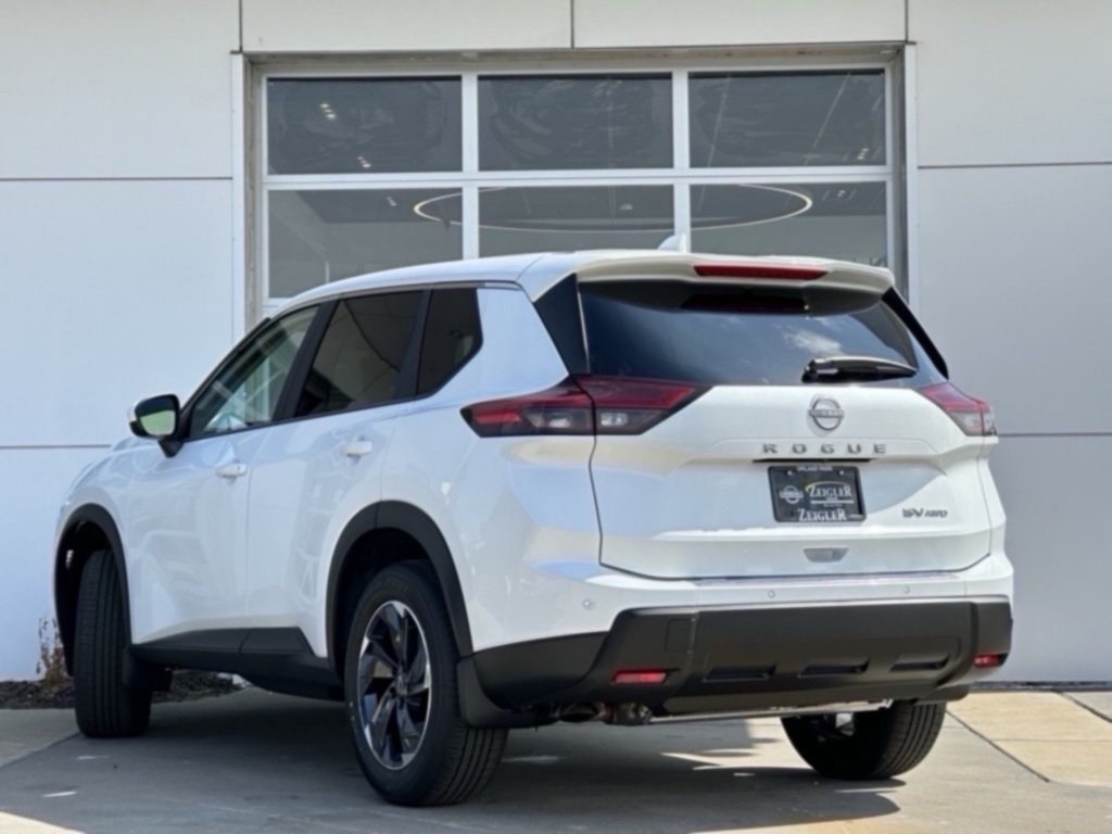 2026 Nissan Rogue SV photo 5