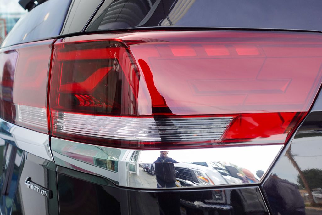 2025 Volkswagen Atlas SEL Premium R-Line photo 7