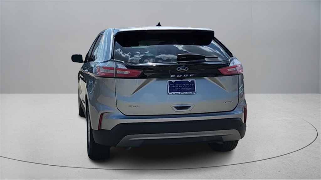 2024 Ford Edge SEL photo 5