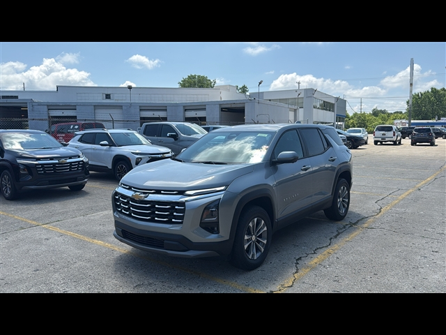 2026 Chevrolet Equinox LT photo 2