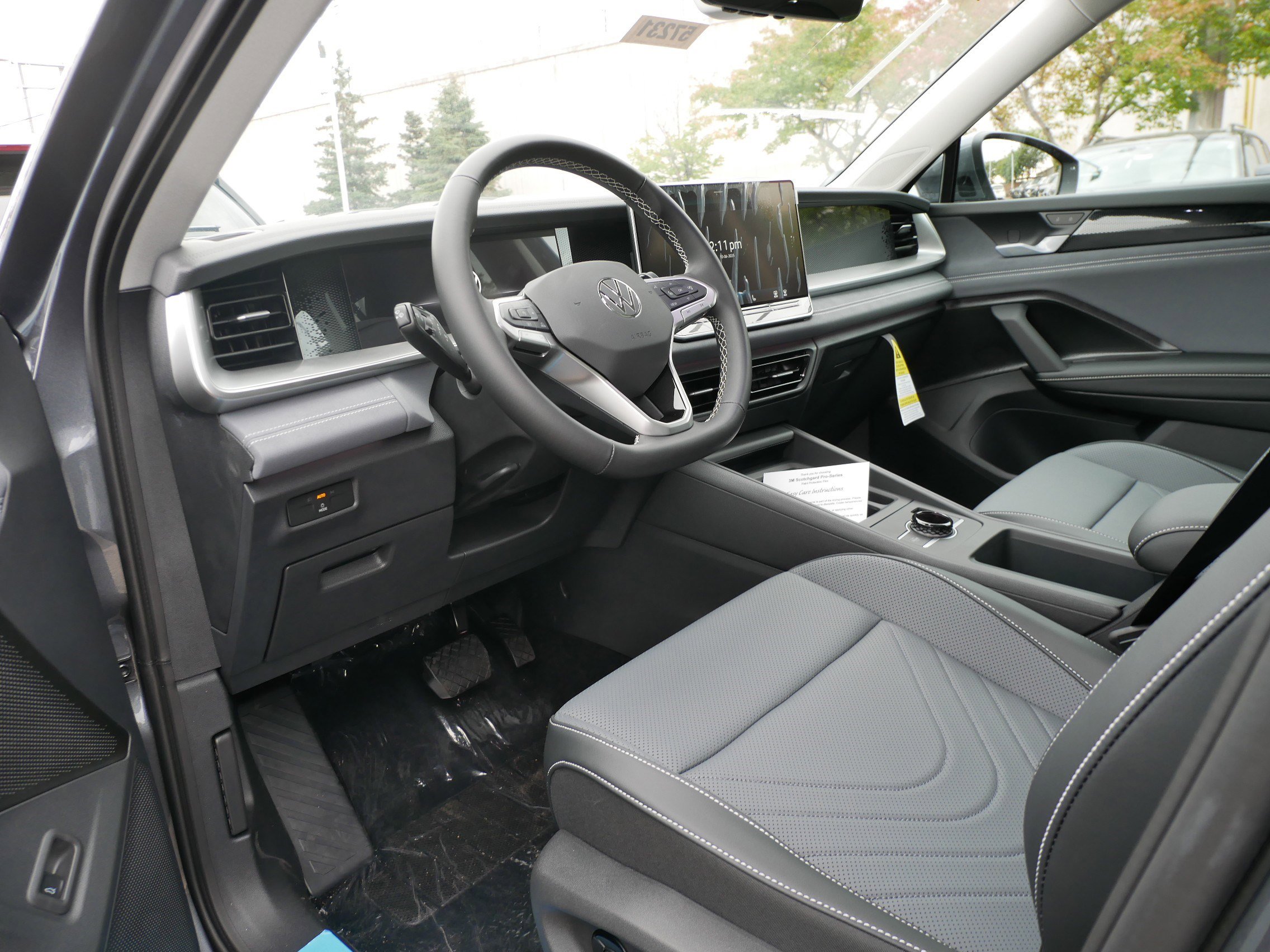 2025 Volkswagen Tiguan SE photo 3