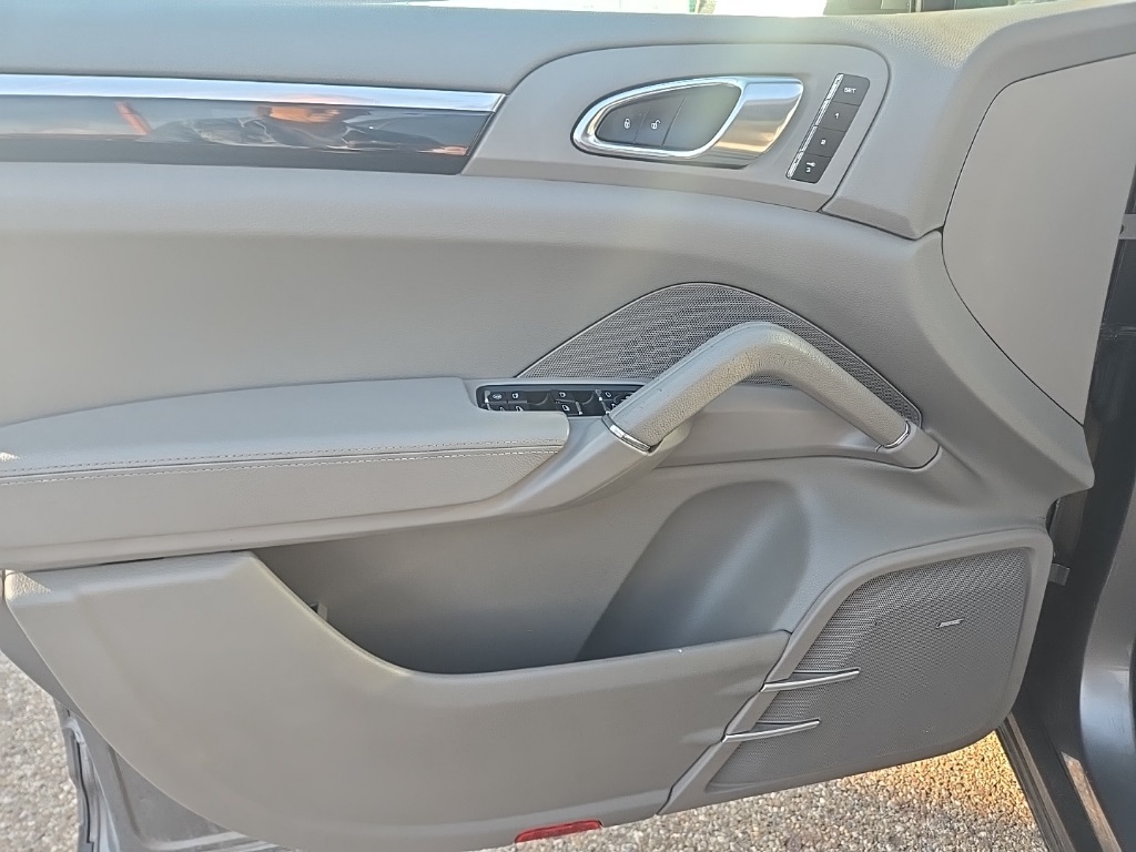 2013 Porsche Cayenne Base photo 13
